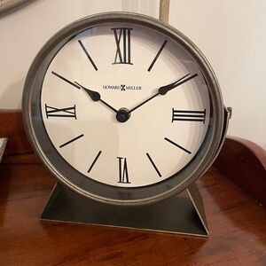 Howard Miller Accent Clock Model 635257 - new condition - unboxed